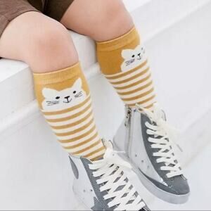 Kid’s gold cat socks 0-2, 2-4 years